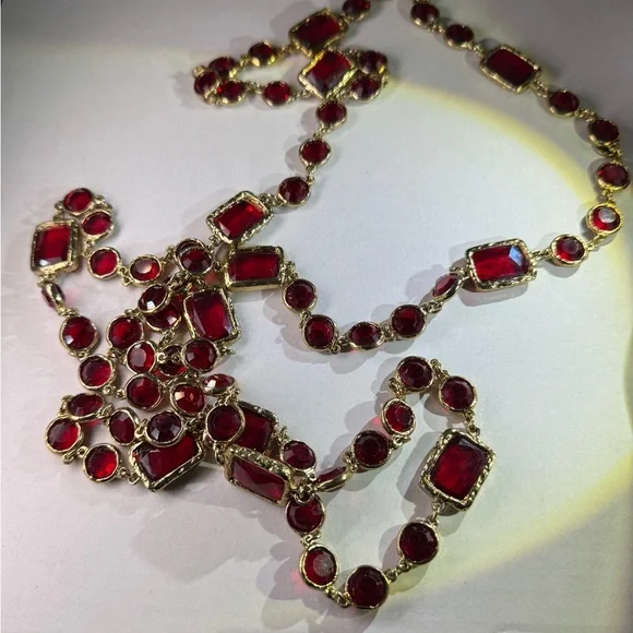 CHANEL vintage 1981 Chicklet necklace RED - Picture 9 of 13